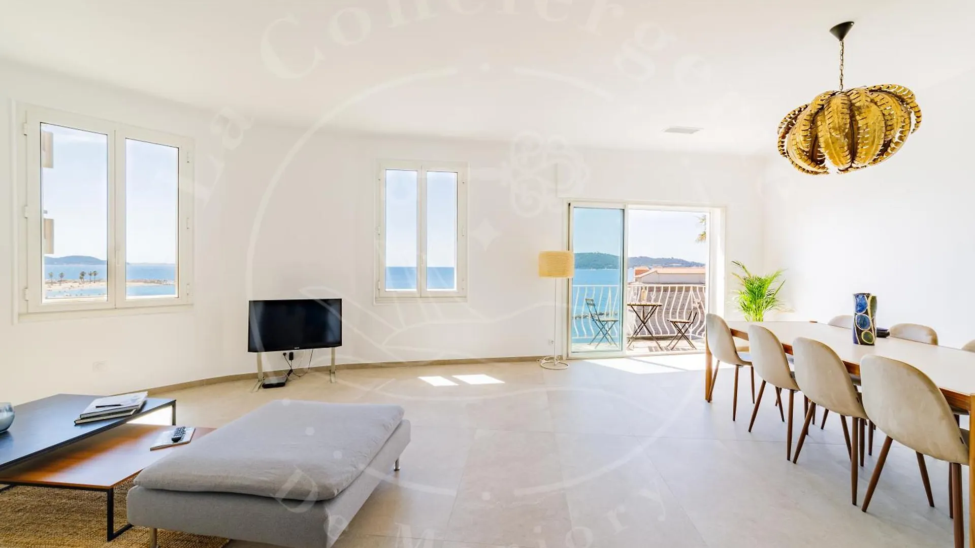 Elegance Cotiere - Vue Imprenable, Plage A 5 Min Toulon 0*,  France